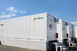 YUASA Batteriespeichersystem versorgt Solarkraftwerk 