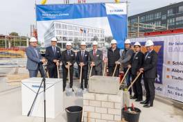 Yaskawa legt Grundstein für neue Europazentrale in Hattersheim