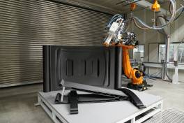 Hochschule Landshut widmet sich dem großen Potenzial der Industrieroboter