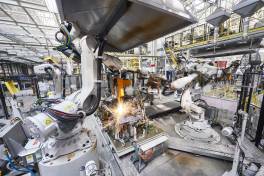 ABB Robotics beliefert Produktionsnetzwerk für Elektrofahrzeuge der Renault Group