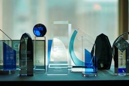 DigiKey erhält 17 Auszeichnungen während des EDS Leadership Summit 2023 