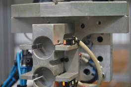 Kompakte, flexible Sensorik von ipf electronic für das Teilehandling 