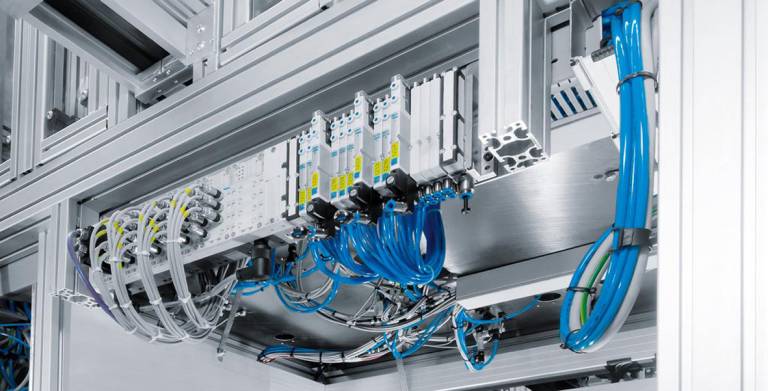 Integrated Automation von Festo als Basis der Integrated Industry: Schon heute integriert die Automatisierungsplattform CPX Funktionen wie Diagnose, Condition Monitoring, Safety, elektrische und pneumatische Automatisierungstechnik.
