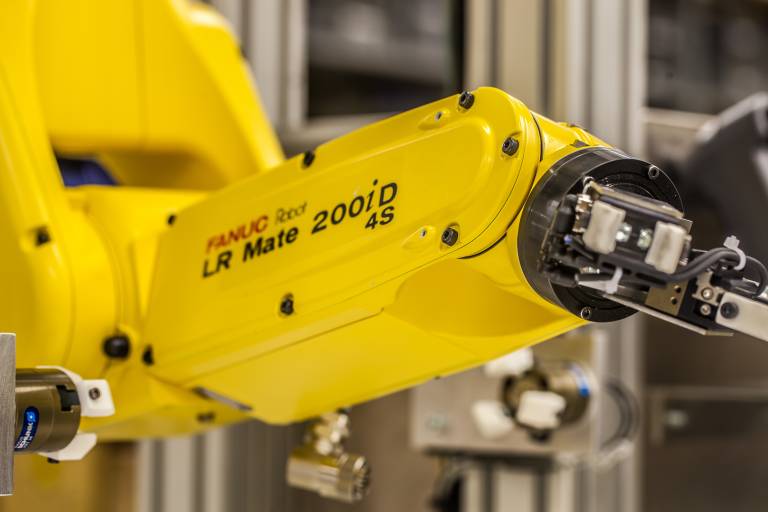 Stark, schnell und leicht - das ist der neue Roboter LR Mate 200iD von FANUC Robotics. 