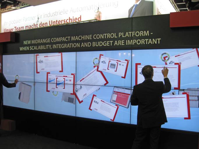 Die interaktive Multi-Touch-Wall am Stand von Rockwell Automation.
