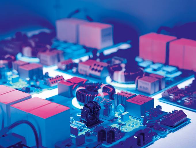 Mit drei verschiedenen Beschichtungsverfahren bietet ERNI Electronics maßgeschneiderten Schutz für elektronische Baugruppen.