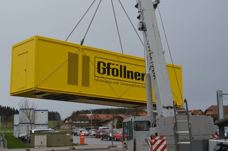 Zu den mobilen Lösungen der Gföllner GmbH gehören LKW-Aufbauten und Sonderfahrzeuge sowie Großcontainer.