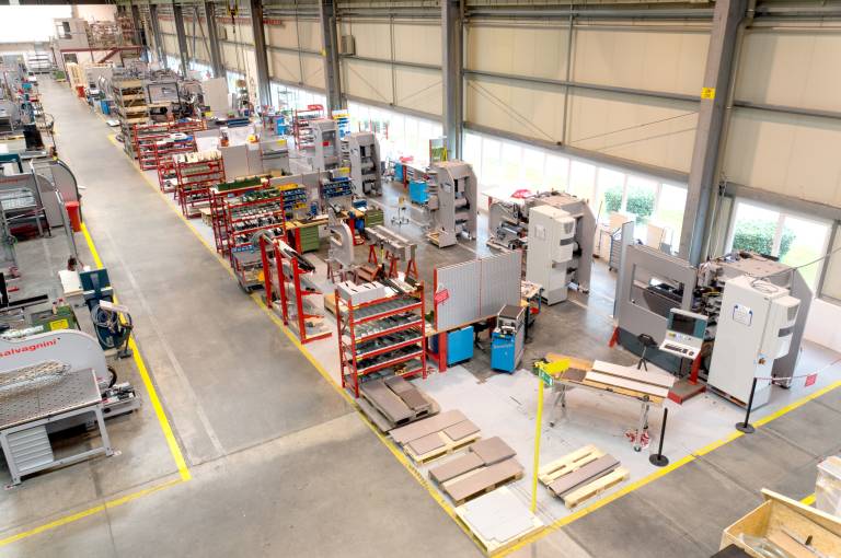 Am österreichischen Standort in Ennsdorf ist das Kompetenzzentrum für Kantautomaten beheimatet. 2014 verlässt neben den P2Xe und P4Xe Modellen auch noch jede Woche ein P1 Biegezentrum das Werk.