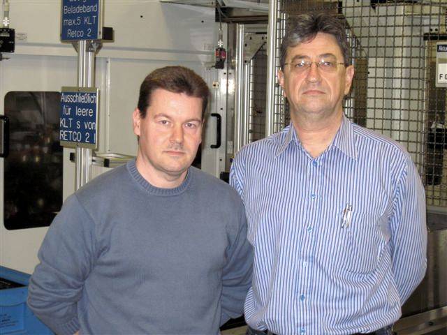Dieses Bild zeigt links Michael Walter, Anwendungstechniker in der Abteilung W350 und rechts Rainer Lauffer, als Fertigungsplaner im HoP1 zuständig für Werkzeugplanung, Werkzeugtechnologie, Toolmanagement IPN Diesel Systems CR-Injektor in der Abteilung HoP1/MOE6.2 beide bei BOSCH im Werk Homburg.