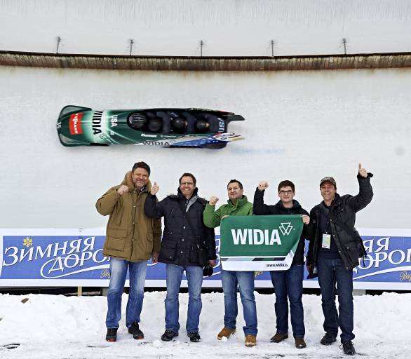 WIDIA beim Weltcup in Königssee(D): Mag. Christoph Graul (links), GF von Scheinecker Wels (Ö-Vertretung Widia), mit Kunden und Alexander Brötz, Vorstand von WIDIA Europe (rechts).