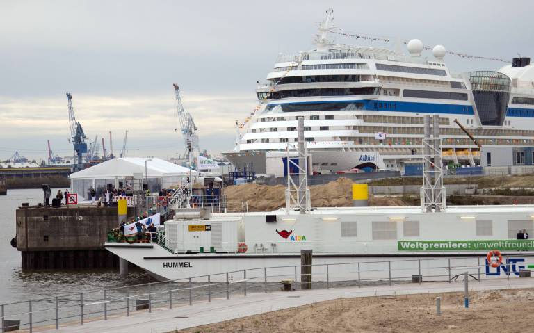 Die LNG HYBRID Barge „Hummel” wird Kreuzfahrtschiffe mit Strom versorgen.