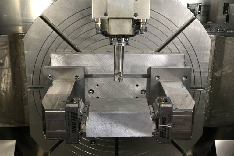 Der Rough-Air Fräser von Ingersoll erlaubt mit seinen zweifach geschraubten Schneidplatten prozesssicheres Alufräsen. Da aus dem Vollen gefräst wird, ist höchste Zerspanungsleistung gefragt.