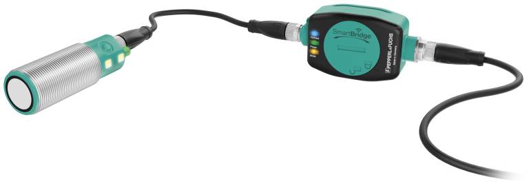 Der SmartBridge-Adapter in der Sensor-Zuleitung kommuniziert über Bluetooth mit Mobilgeräten.