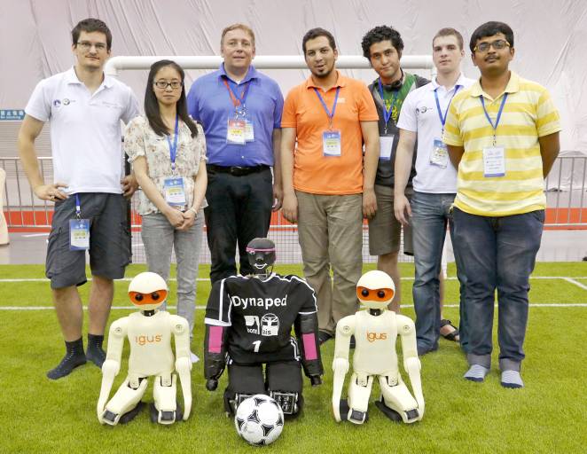 Das Team „NimBro“ der Universität Bonn konnte in Kooperation mit dem motion plastics-Spezialisten igus den Sieg des ersten RoboCup Design Award feiern. (Quelle: Universität Bonn)