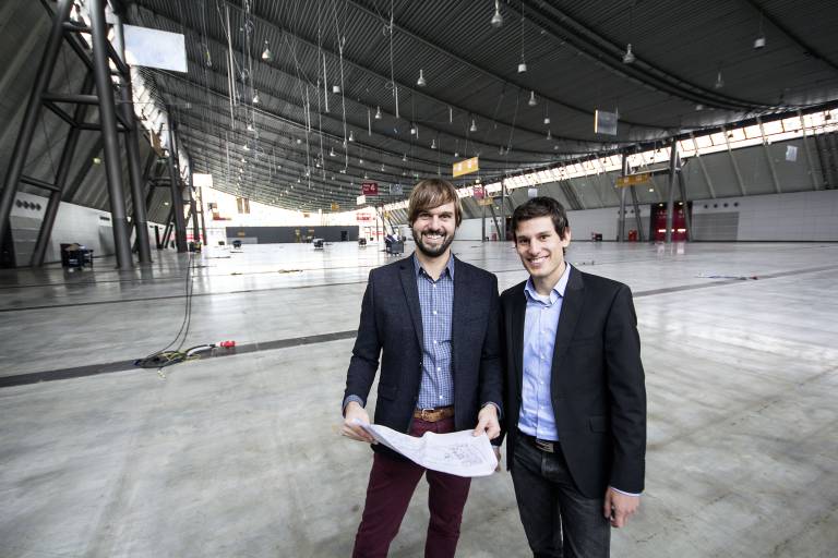Die beiden Projektleiter der Moulding Expo, Florian Niethammer (l.) und Florian Schmitz, betonen die Wichtigkeit, „mit den ausstellenden Unternehmen gemeinsam eine Messe nach ihren Anforderungen zu gestalten“.