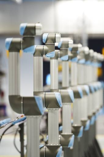 Das Produktportfolio von Universal Robots umfasst die kollaborierenden UR3, UR5 und UR10 Roboterarme, die nach ihren Nutzlasten in Kilogramm benannt sind.