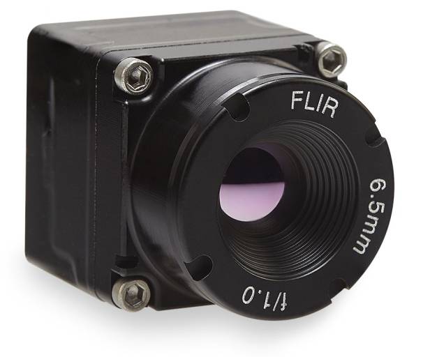 Flir hat die Markteinführung der Boson™, ihrer kleinsten, leichtesten und stromsparendsten Hochleistungswärmebildkamera für Erstausrüster (OEMs), bekannt gegeben. Die Wärmebildkamera bietet dank leistungsstarkem Ein-Chip-System umfangreiche integrierte Verarbeitungsfunktionen.