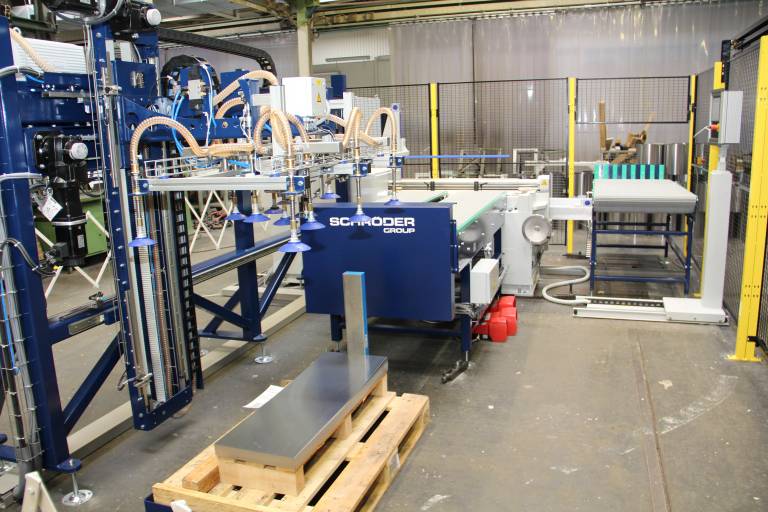 Die Rohrfertigungsanlage 814 ist für die automatisierte Fertigung von Rohren und Rundungen in der Blechverarbeitung ausgelegt.