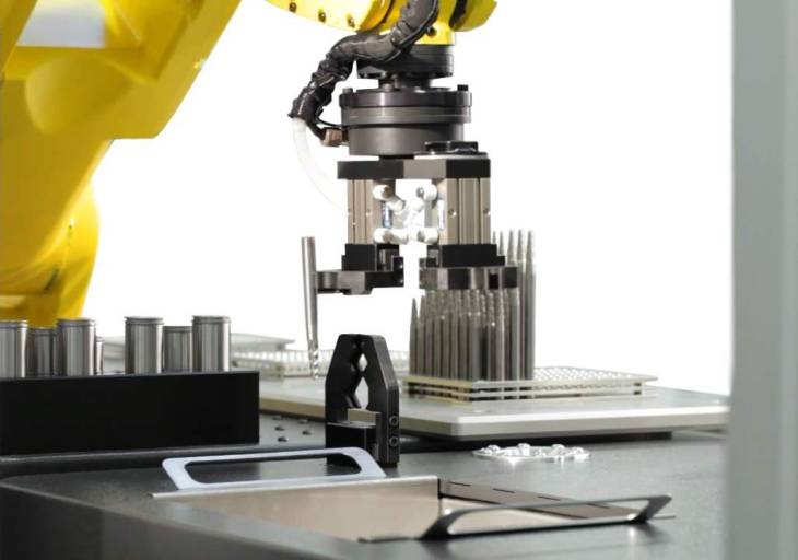 Die smarte Automationslösung roboSet 2 kann jetzt noch größere Serien in der Qualitätskontrolle oder Produktion mannlos abdecken.