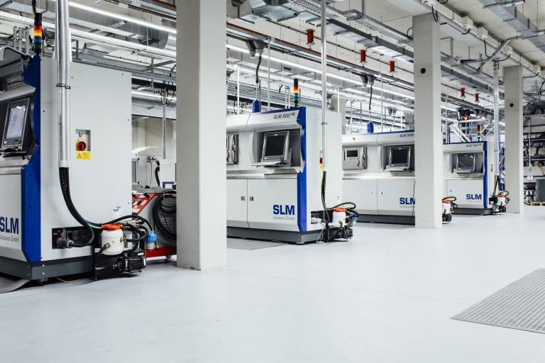 Die AM-Fabrik der FIT AG basiert auf zentraler Logistik und Prozesssteuerung.