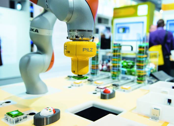 Unter dem Motto „Wir automatisieren. Sicher.“ präsentiert Pilz auf der HMI Branchenlösungen, Produktneuheiten und Dienstleistungen für komplette Automatisierungslösungen.