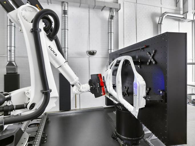 Durch eine automatisierte Roboter-Messzelle mit optischem 3D-Messsystem verbessert Schuler nun die Qualität von Werkzeugen und beschleunigt die Einrichtung. (Bilder: Schuler)