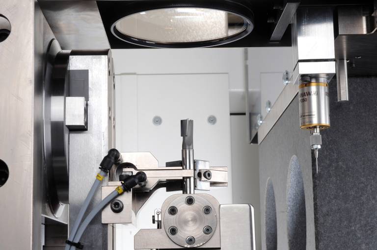 Die LaserSmart 500 von Rollomatic liefert mit modernster Lasertechnologie präzise Ergebnisse bei der Herstellung von PKD-Werkzeugen.