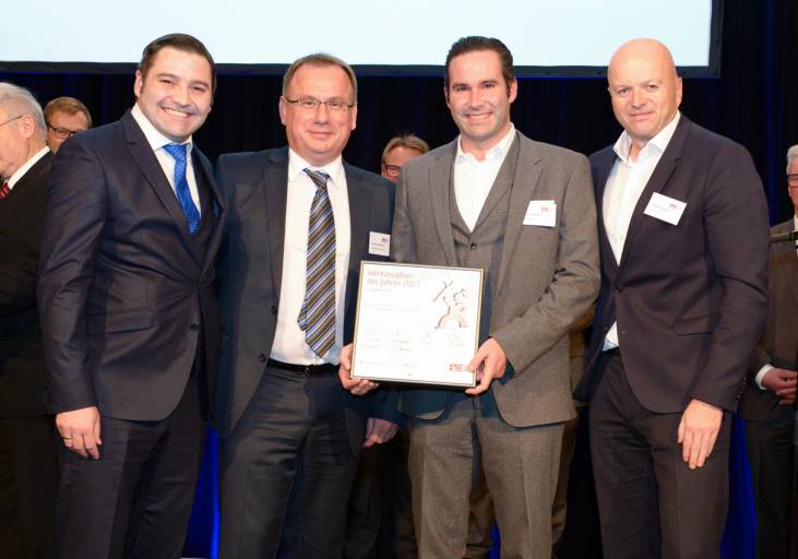 V.l.n.r.: Rene Haidlmair, Technischer Leiter Stefan Knödlstorfer, Mario Haidlmair und Vertriebsleiter Roland Gradauer freuen sich über die Auszeichnung.