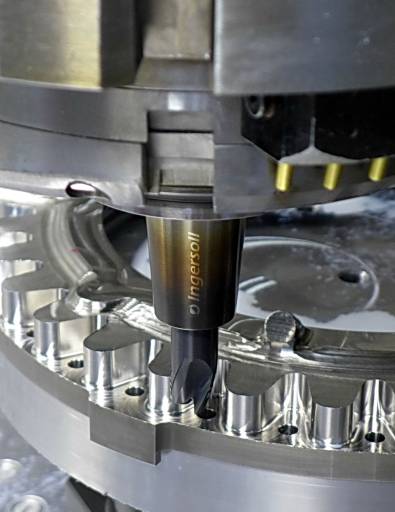 Vollkeramik-Speedfräser 20 mm Durchmesser im Einsatz bei der Bearbeitung des Turbinenbauteils aus Inconel-718.