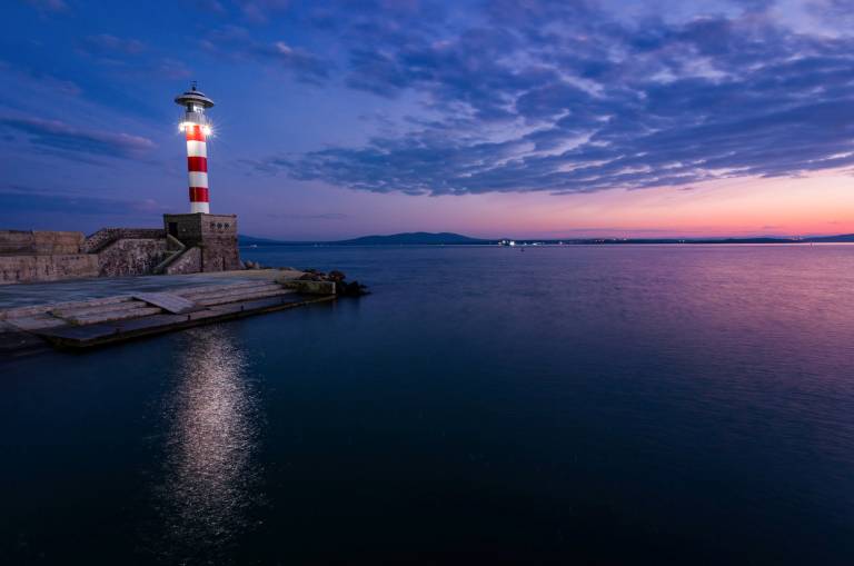 Nirgends auf der Welt gibt es so viele imposante Leuchttürme wie an den Küsten Frankreichs. (Bild: Ivan Dragiev – stock.adobe.com)