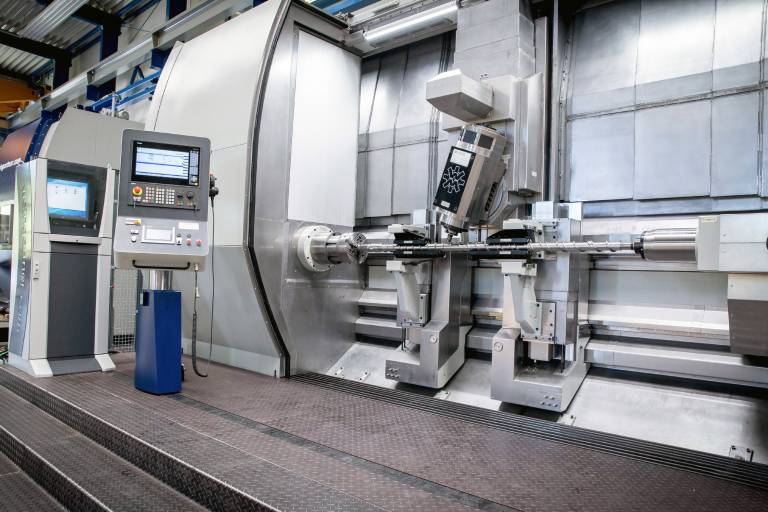 In den komplexen Dreh-Fräszentren von Weingärtner kommen verstärkt leistungsfähige Motorspindeln der Siemens-Tochter Weiss Spindeltechnologie zum Einsatz. 
(Bilder: Weingärtner)
