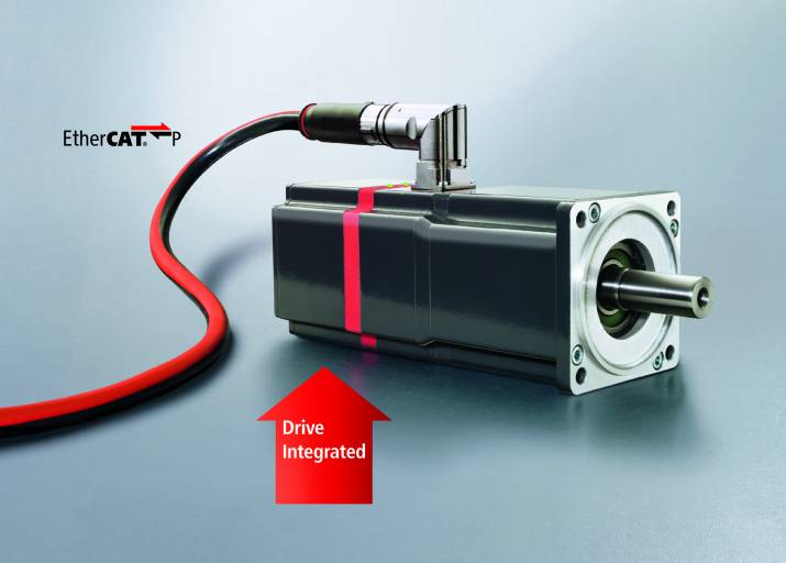 Der dezentrale Servoantrieb AMP80xx integriert die Leistungselektronik platzsparend am hinteren Ende der Motorwelle und wird über die Einkabellösung EtherCAT P mit Leistung und Daten versorgt.
