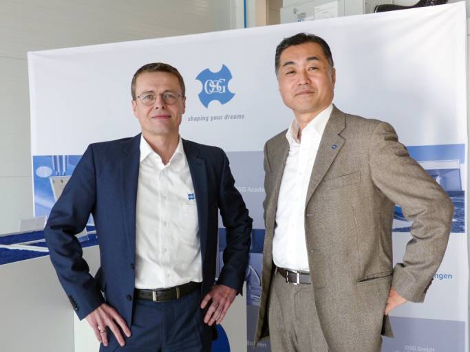 Im Bild links Stefan Dillmann, Marketingleiter OSG und Geschäftsführer Wexo, mit Yasushi Suzuki, Geschäftsführer OSG Deutschland, anlässlich des Firmenzusammenschlusses.