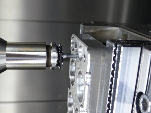 Der OSG-Gewindefräser WH-EM-PCN lief bei Böllhoff Elasmo Systems von Beginn an einwandfrei. Selbst Bauteile mit einer glasähnlichen Beschichtung sind kein Problem.