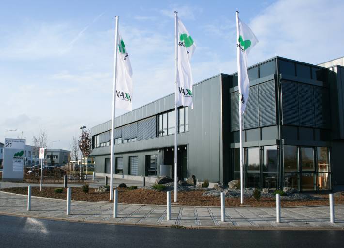 Im modernen Vorführzentrum in
Wiesbaden-Delkenheim dreht sich auf 2.500 m² alles um die Bedürfnisse der Kunden.