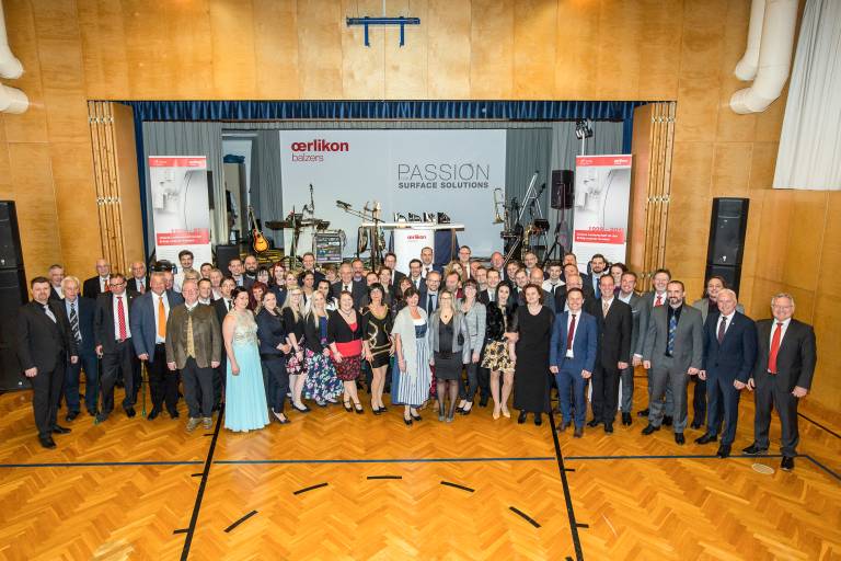Die Mitarbeiter und Ehrengäste feierten das 20-jährige Bestehen von Oerlikon Balzers Österreich.
