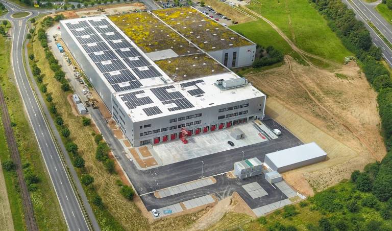 Beim Drohnenüberflug sehr gut sichtbar: Durch den Erweiterungsbau verdoppelt sich nahezu die Größe der Bad Hersfelder RS Einrichtung.