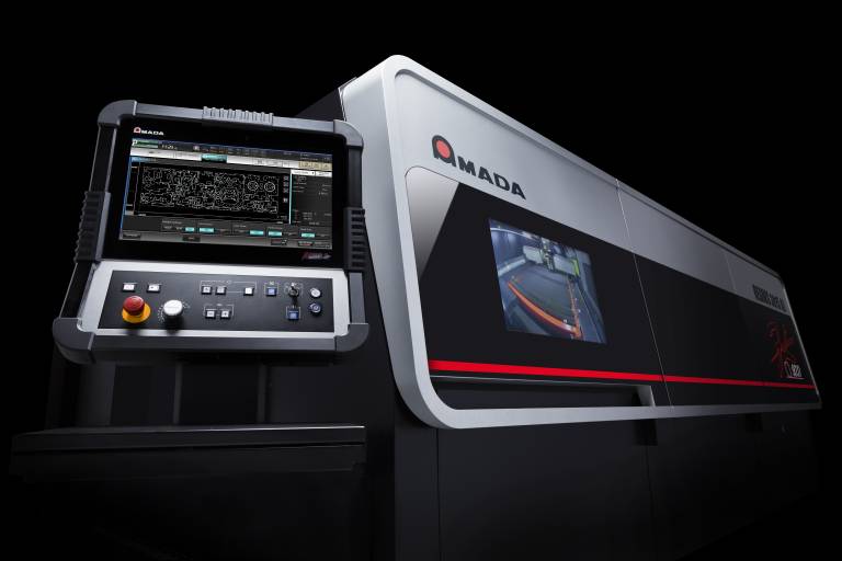 Mit der neuen Regius-3015AJ bringt Amada seine bisher schnellste Faserlaserschneidanlage auf den Markt. 
