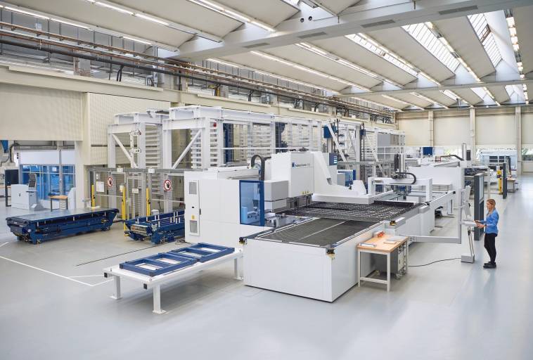 Gelebte Industrie 4.0: Die Smart Factory von Trumpf in Ditzingen zeigt, wie sich verschiedene Maschinentypen miteinander vernetzen lassen. (Fotos: Trumpf)