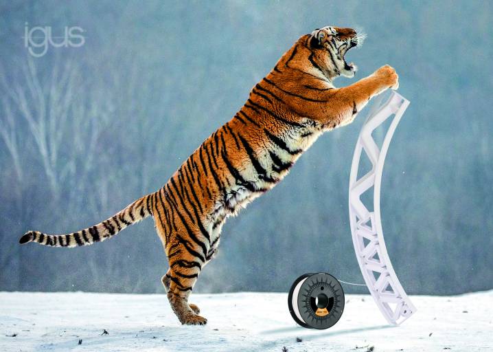 Groß wie ein ausgewachsener Tiger: Bis zu drei Meter große, individuelle Verschleißteile lassen sich im XXL-3D-Druck bei igus herstellen. (Bild: igus GmbH)
