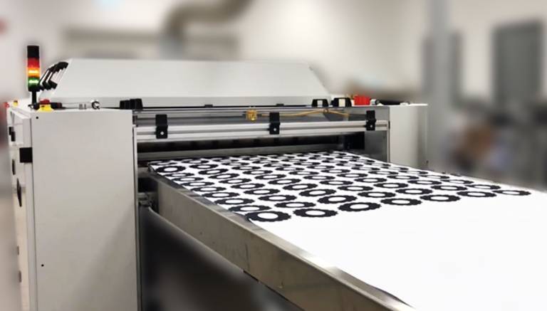 Laserdrucker beim Drucken von Zahnradlayern. (Foto: mz Toner Technologies GmbH) 
