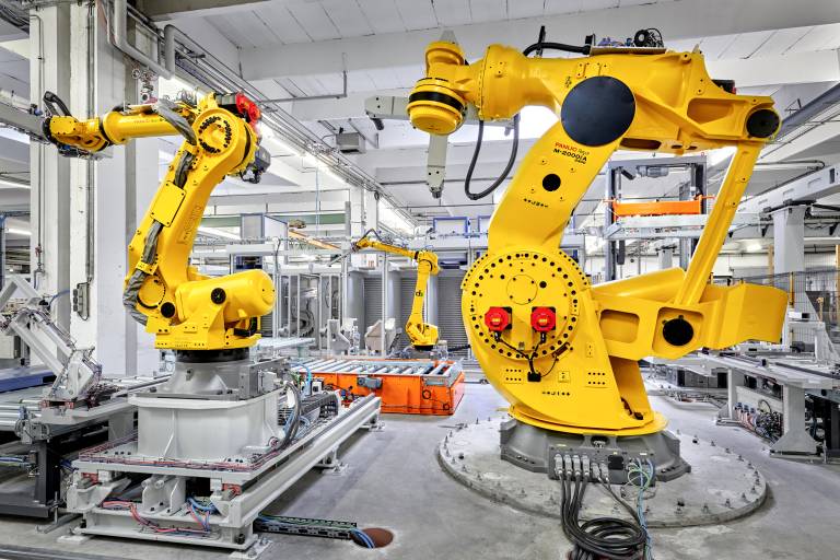 Mechatronik Austria unterstützte cts bei der Steuerungssoftwareentwicklung für eine hoch dynamische Folienverpackungsanlage mit fünf Robotern.