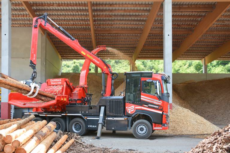 Unter dem Markennamen Biber bietet die Eschlböck Maschinenfabrik für den internationalen Markt ein komplettes Programm von Holzhäckslern für die Landschaftspflege bis zu Industrie-Großmaschinen.