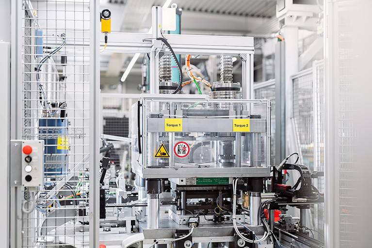Mit Hiwin hat die Eckerle Industrie GmbH einen Hersteller gefunden, der ein Komplettpaket für den Antriebsstrang der Servopresse liefern kann.