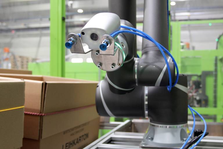 Seit Oktober 2018 ergänzen kollaborierende Roboter mit integriertem Kamerasystem das bestehende Angebot von TAT-Technom-Antriebstechnik in der Systemtechnik.
