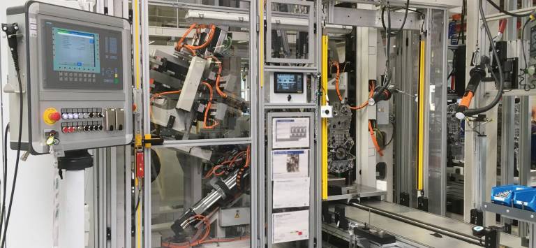 Das VW Motorenwerk Chemnitz setzt für seine Montagelinie der Drei- und Vierzylinder-Ottomotoren das elektronische EKS-Schlüsselsystem EKS von Euchner ein.