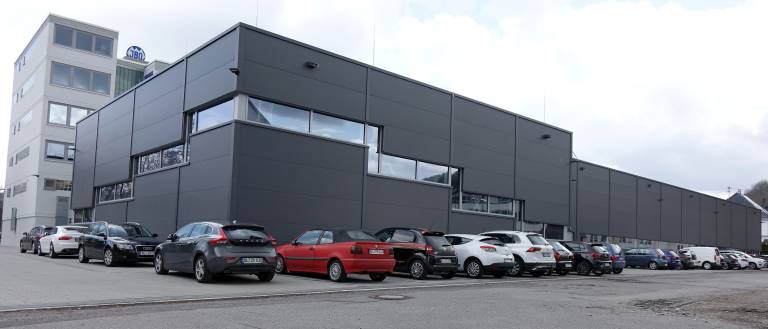 Die Zentrale der Johs. Boss GmbH & Co. KG in Albstadt.
(Foto: Ralph Conzelmann / ZAK Zollern Alb Kurier)