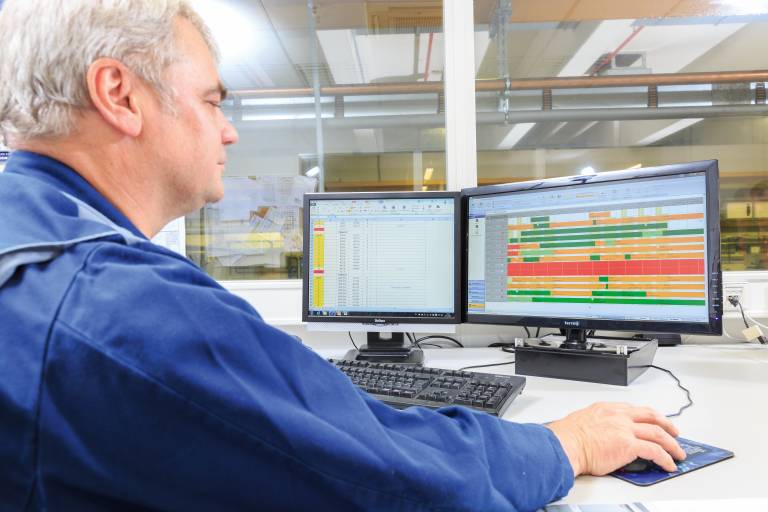 Höhere Produktionseffizienz und sichere Entscheidungen – Die Kieselmann GmbH plant und organisiert mit Proxia MES rund 3.500 Aufträge mit über 14.000 Arbeitsgängen in ihrer komplexen Fertigung. Durch valide Maschinen- und Betriebsdaten können zudem sichere Investitions- oder Personalentscheidungen getroffen werden.