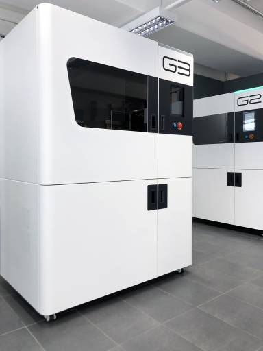 Die neue GENERA G3 vereint die beiden Systeme G2 und F2 in nur einer Maschine. Bauteile in Industriequalität aus einer Maschine, die in jedes Designoffice passt.
