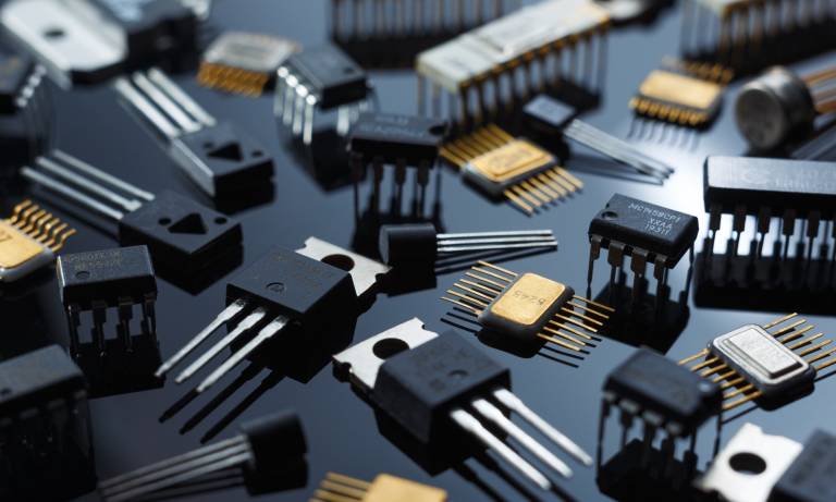 Transistoren bzw. elektronische Halbleiter-Bauelemente unterliegen einer zunehmenden Miniaturisierung.